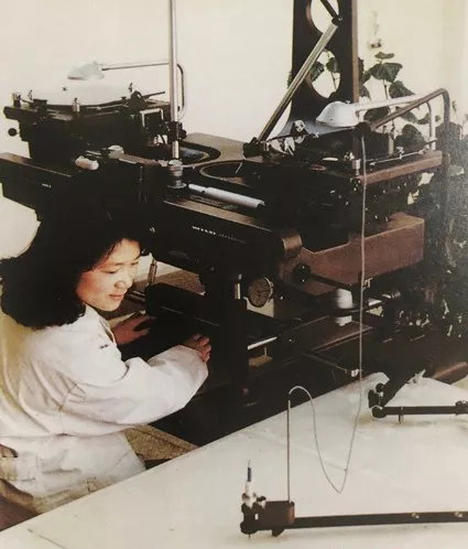 上世紀八十年代,技術人員利用傳統模擬測繪設備制圖 上世紀八十年代,技術人員利用傳統模擬測繪設備制圖