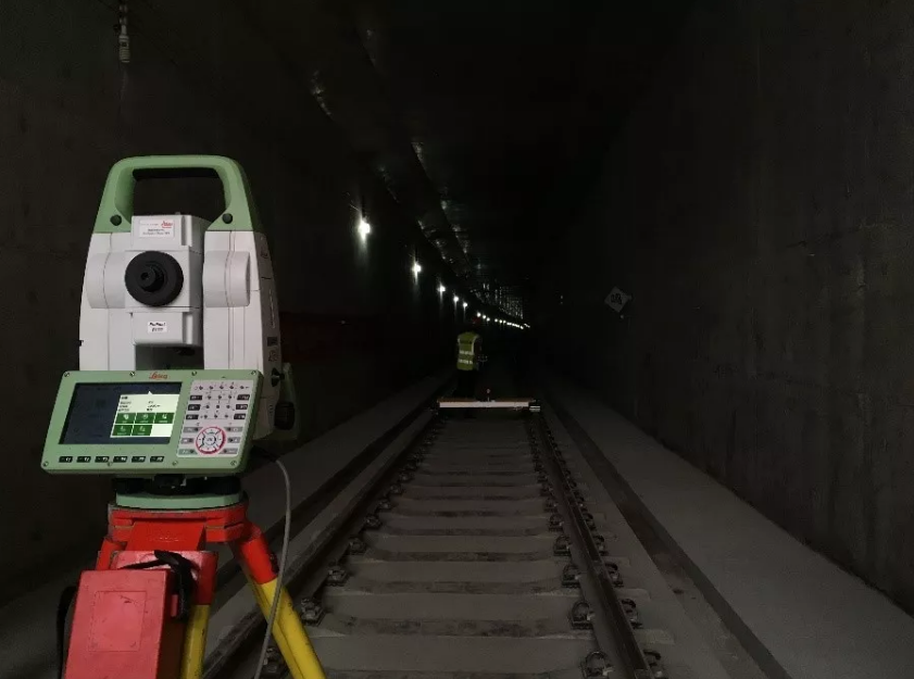 手動照準困難的昏暗隧道環(huán)境設(shè)站 手動照準困難的昏暗隧道環(huán)境設(shè)站